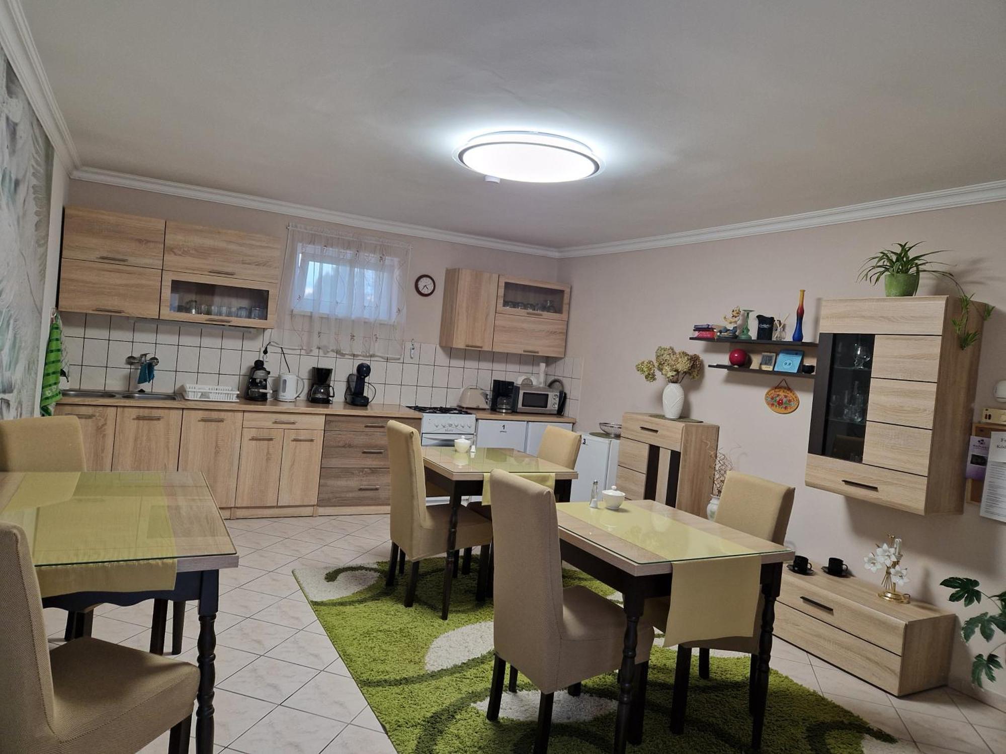 Hajnalka Vendeghaz Hotel บุค ภายนอก รูปภาพ