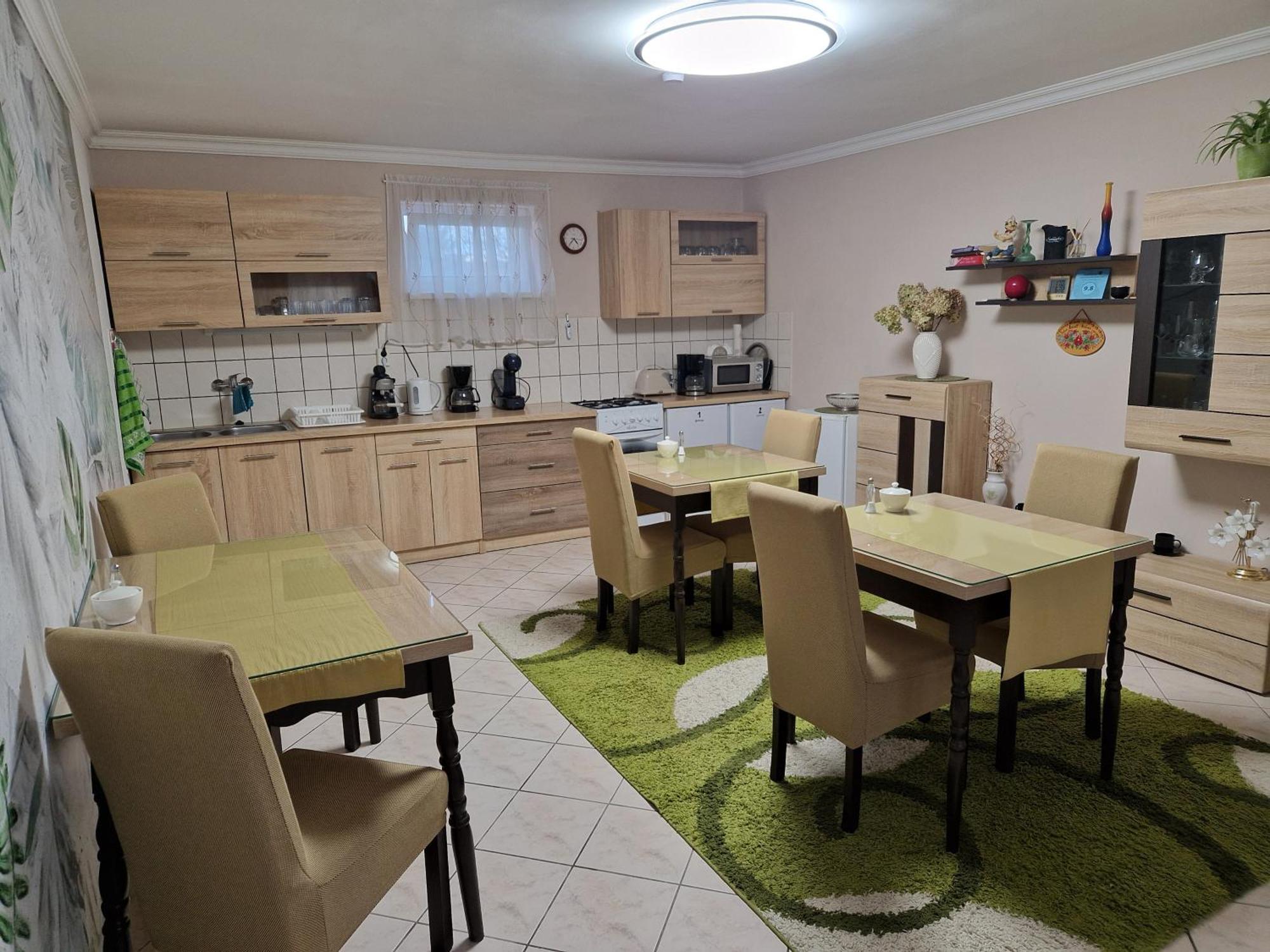 Hajnalka Vendeghaz Hotel บุค ภายนอก รูปภาพ