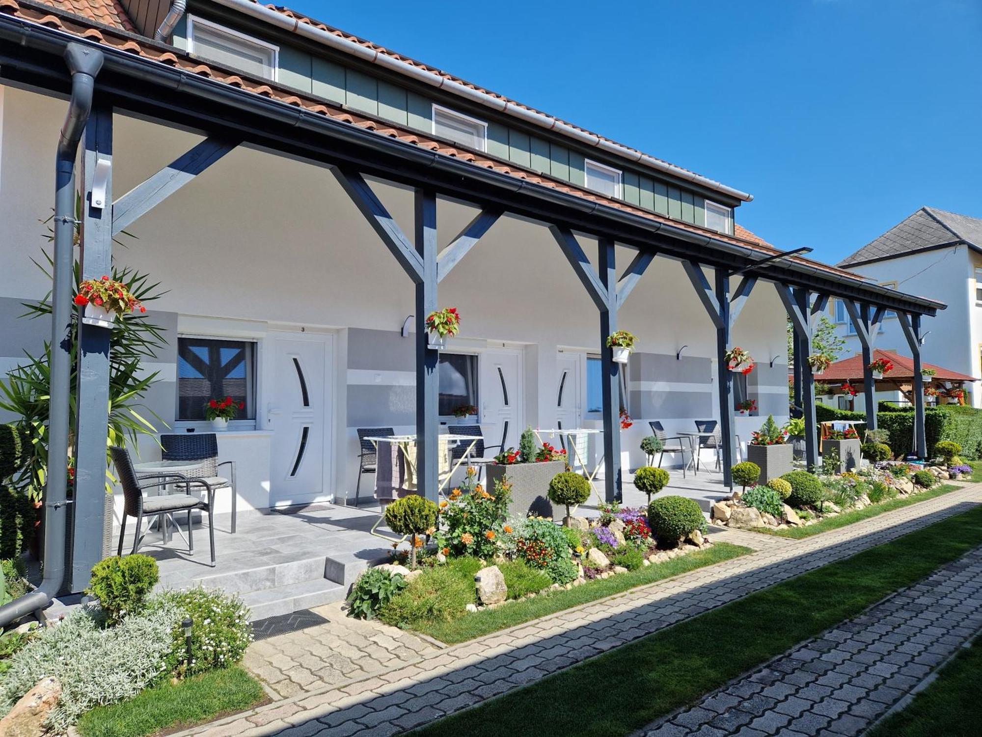 Hajnalka Vendeghaz Hotel บุค ภายนอก รูปภาพ