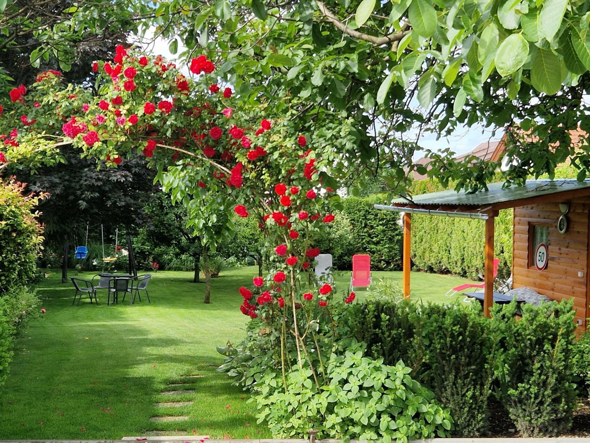 Hajnalka Vendeghaz Hotel บุค ภายนอก รูปภาพ