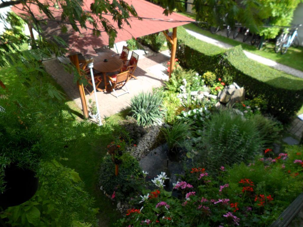 Hajnalka Vendeghaz Hotel บุค ภายนอก รูปภาพ